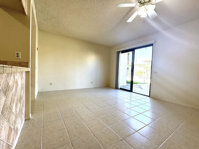 Building Photo - Available Now!! Charming 2 Bed/ 1.5 Bath I...