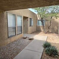 Building Photo - 789 Tramway Pl NE