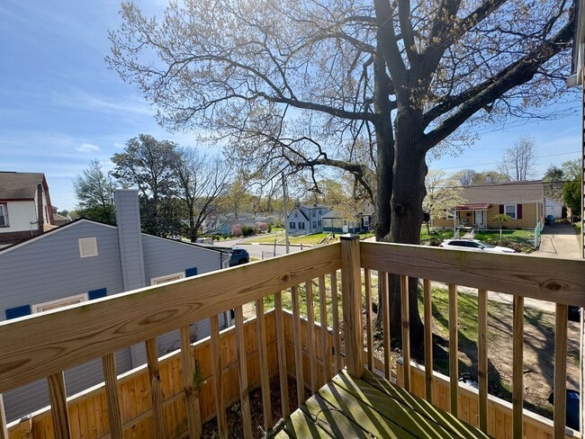 Building Photo - Charming 5 Bedroom/2 Bathroom Home with Large Backyard in Essex, MD!