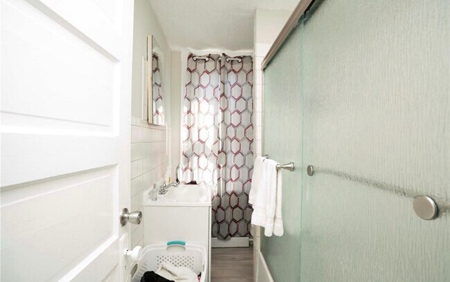 Building Photo - 64-66 Health Ave