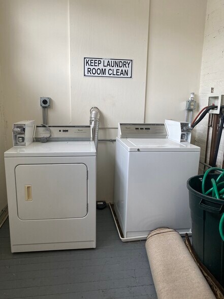 Building Photo - 4530 N Lincoln Ave