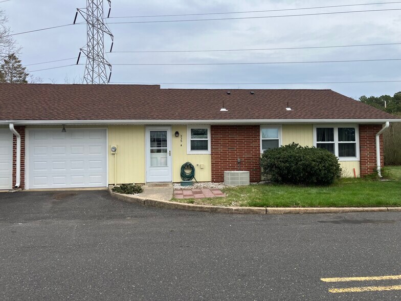 Building Photo - 335A Canterbury Ct