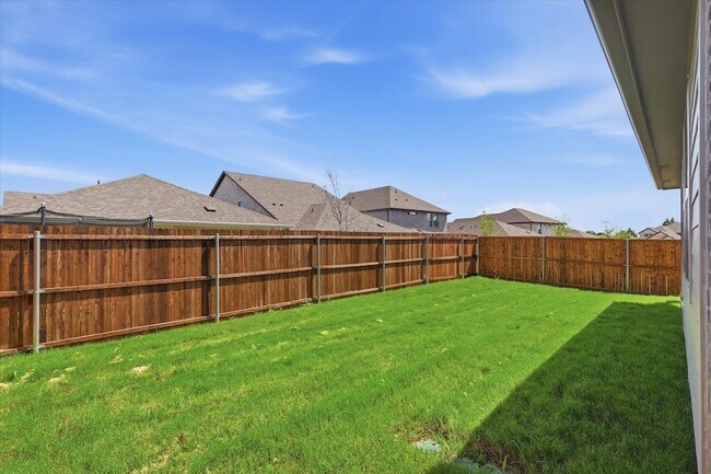 Building Photo - 508 Green Grass Dr