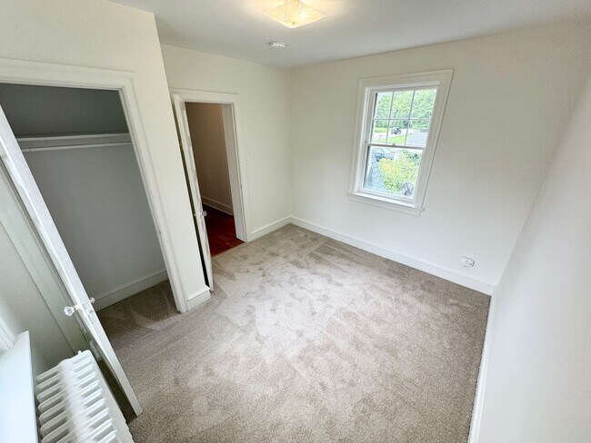 Building Photo - 514 Tennis Ave