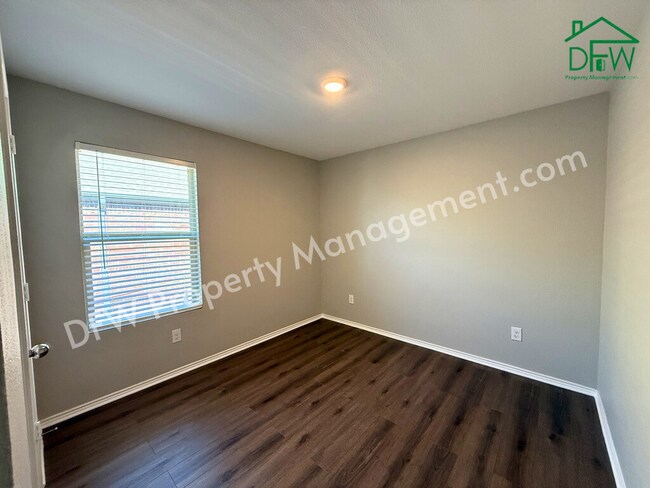 Building Photo - Modern 4-Bedroom Home with Island Kitchen & Spacious Backyard in Princeton!