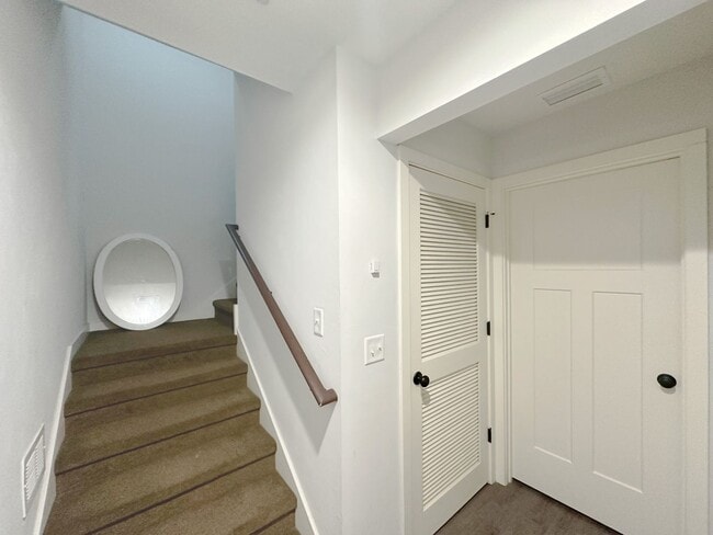 Building Photo - Rosemary Square - Lovely 3 Bedroom, 3 Bath...