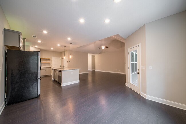 Building Photo - 4BR/2BA Home on 3.2 acres in Harris County!!