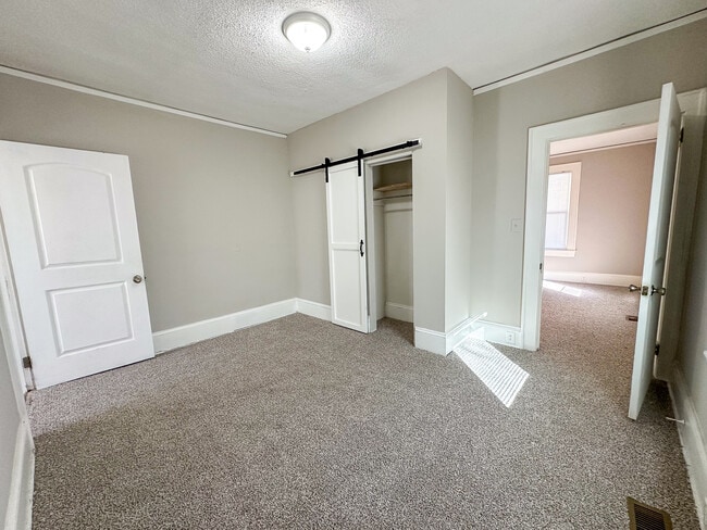 Building Photo - 3410 Kalynne St