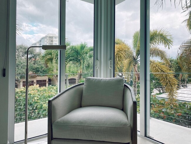 Building Photo - 243 Venetian Dr