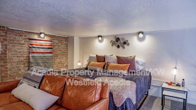 Building Photo - 20 Freedom Blvd 200 W