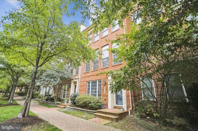 Building Photo - 440 Ferdinand Day Dr