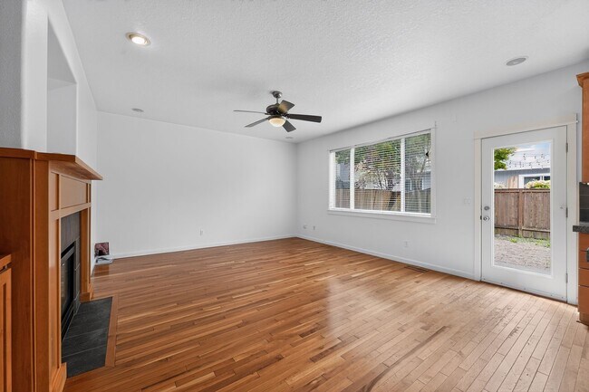Building Photo - 1756 SE Gerhard Dr