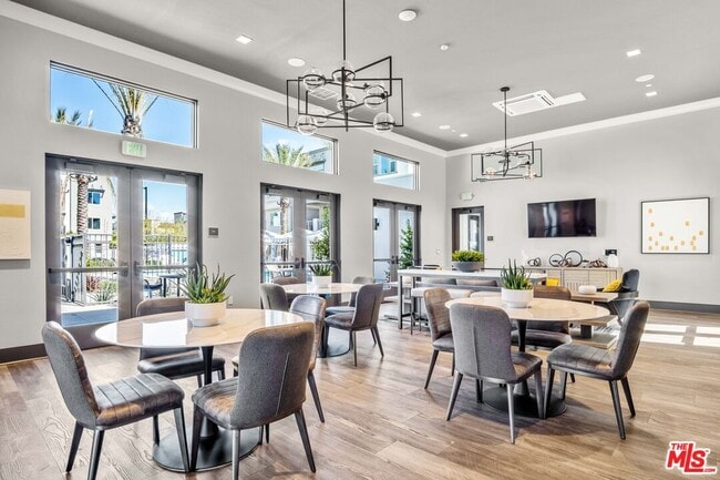 Building Photo - 720 Grace Ave