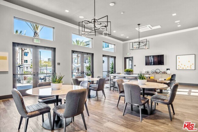 Building Photo - 768 Daniel Freeman Cir