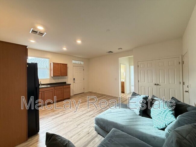 Building Photo - 2372 E Dust Devil Dr