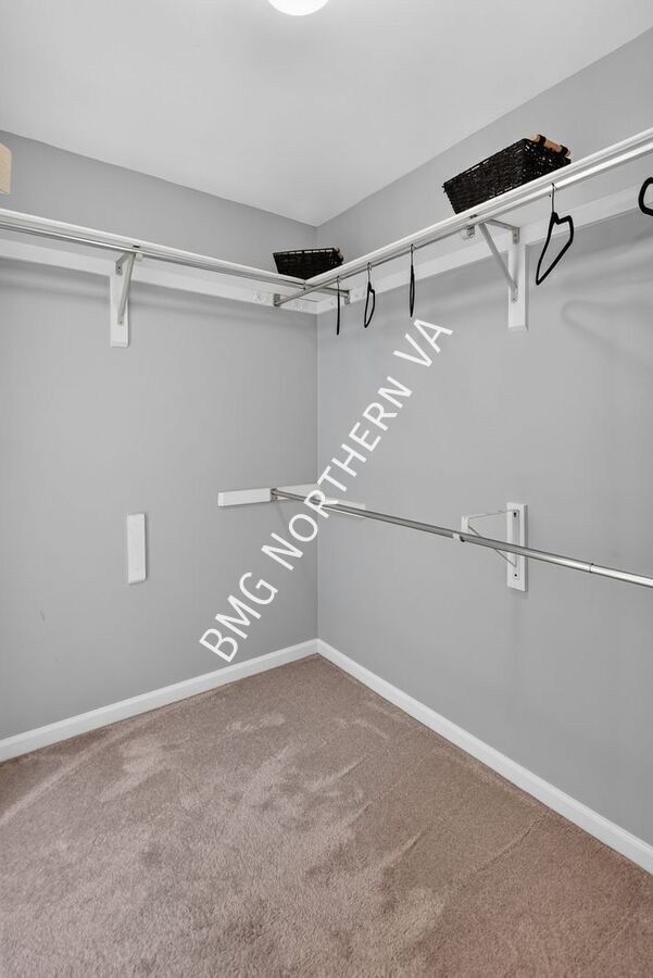 Building Photo - 43790 Laburnum Square