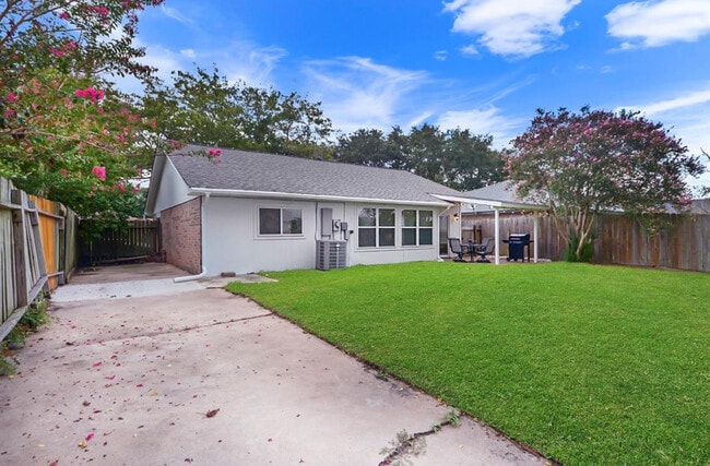 Building Photo - 23915 Silversmith Ln