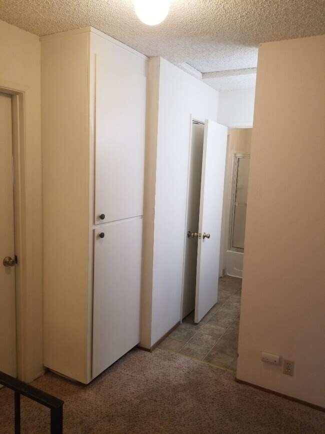 Building Photo - 3 Bedroom Condo in North Davis