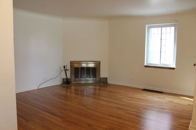 Building Photo - Charming 2 BR/1 BA House in the Hale/Mayfair Neighborhood!