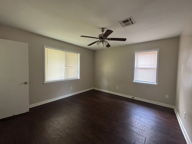 Building Photo - GREAT STARTER HOME IN SOUTH BOSSIER NEAR BABF