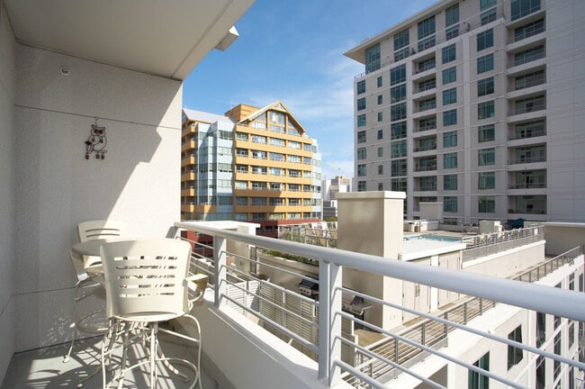Building Photo - Furnished 1 bedroom, 1 bath in Acqua Vista...