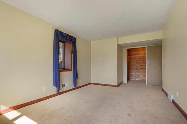 Building Photo - 6147 Taylor Ave