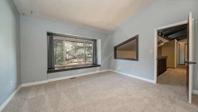 Building Photo - 5 Bedroom 3.5 Bath Home in Discovery @ Rockrimmon