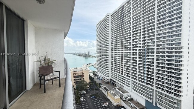 Building Photo - 1750 N Bayshore Dr