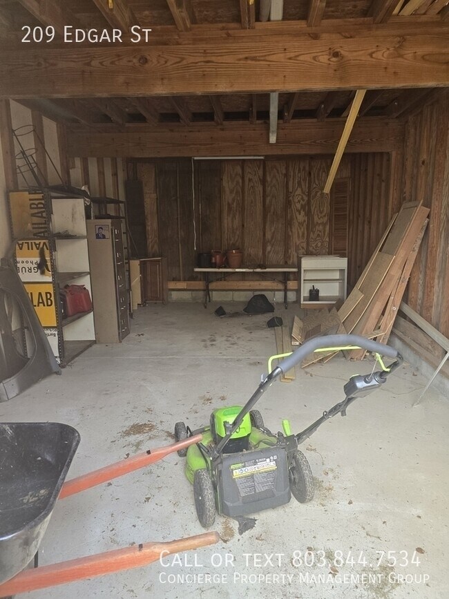 Building Photo - 209 Edgar St