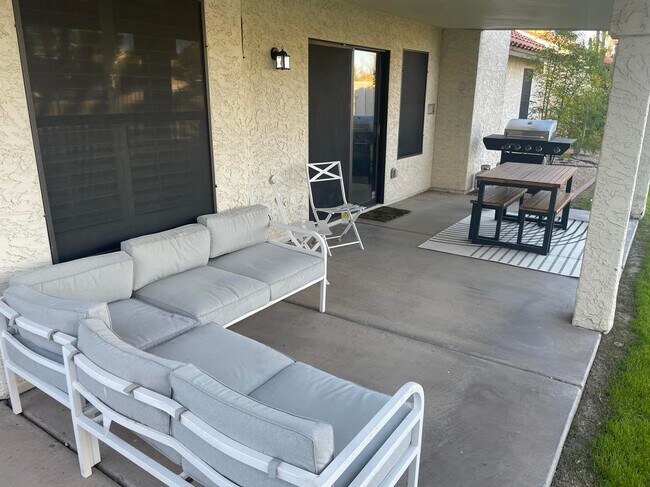 Covered private patio - 19407 N 73rd Ln