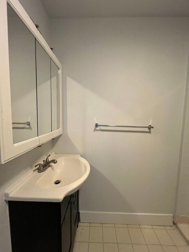 Building Photo - 2129