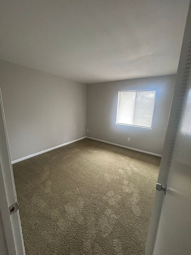 Building Photo - Affordable 1Bedroom Condominium