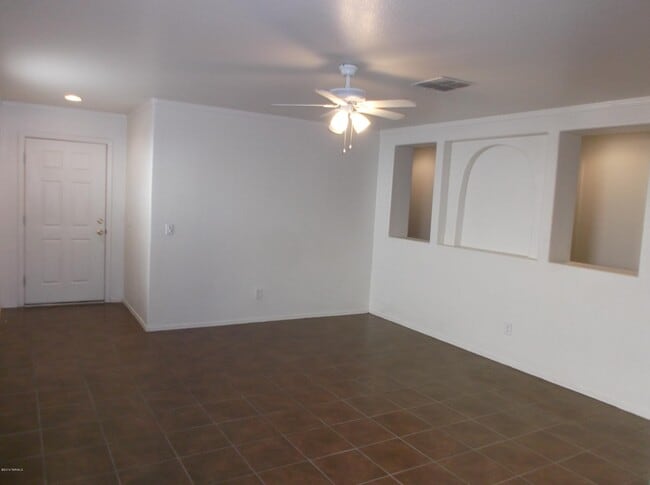Building Photo - 6408 S Sunrise Valley Dr