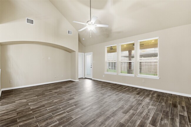 Building Photo - 4802 Taylor Drive