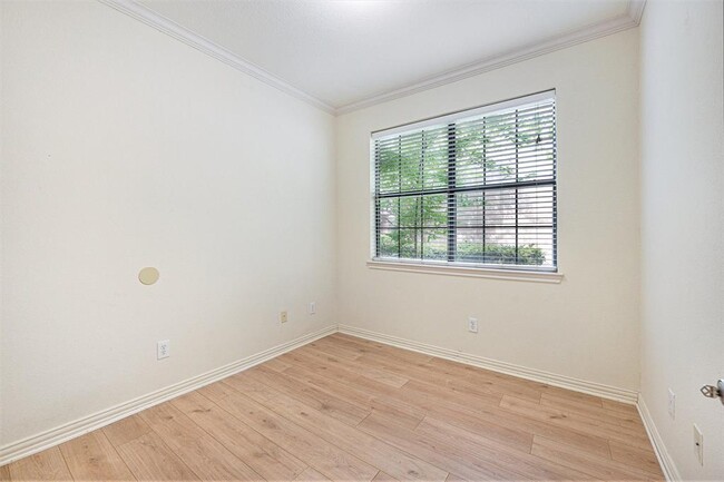 Building Photo - 9400 Bellaire Blvd