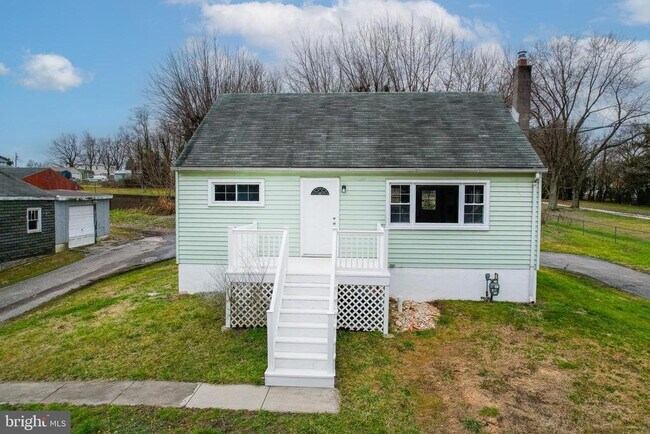 Building Photo - 821 Chesaco Ave