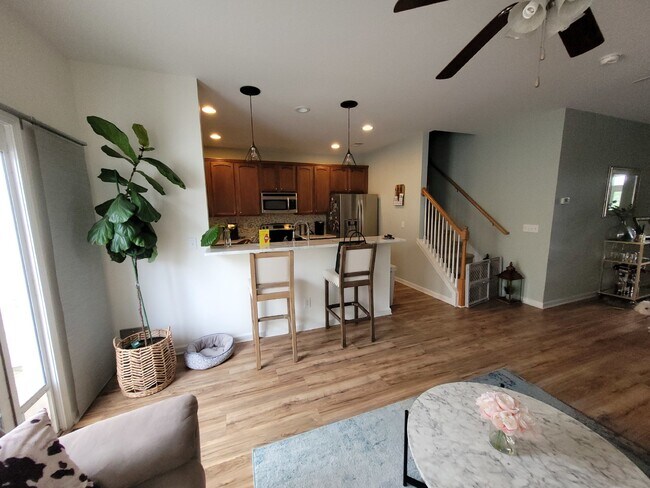 Building Photo - Spacious, Four Bedroom Townhouse With a View!