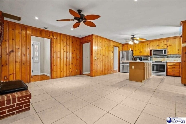 Building Photo - 726 Wisteria Dr