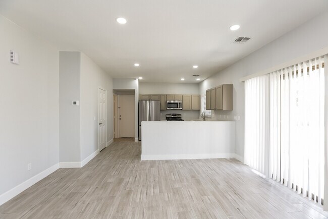 Building Photo - 1711 E Megan Dr