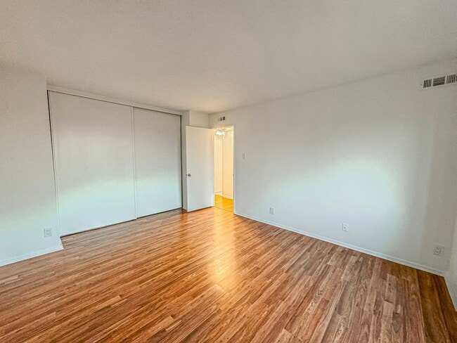 Building Photo - Recently Renovated 3 Bed 2.5 Bath Condo With Balcony In Vibrant Watergate At Landmark - Utilities...