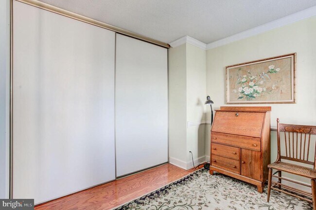 Building Photo - 307 Yoakum Pkwy