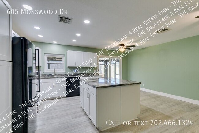 Building Photo - 605 Mosswood Dr