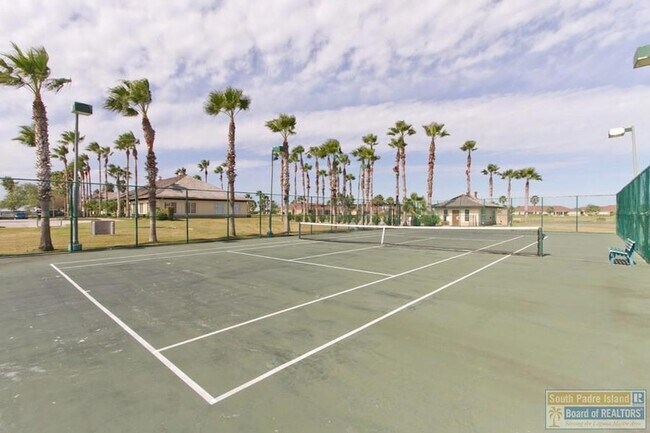 Building Photo - 9 Doral Dr