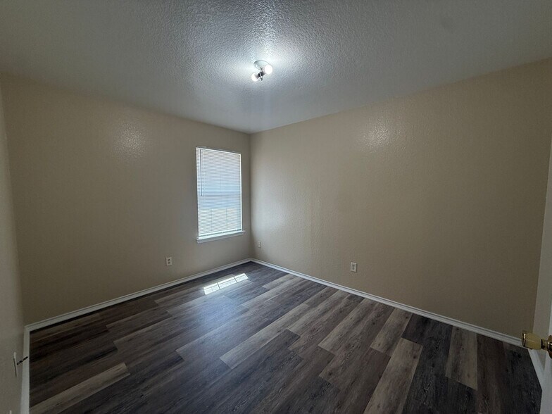 Building Photo - 4000 Doraine Ct