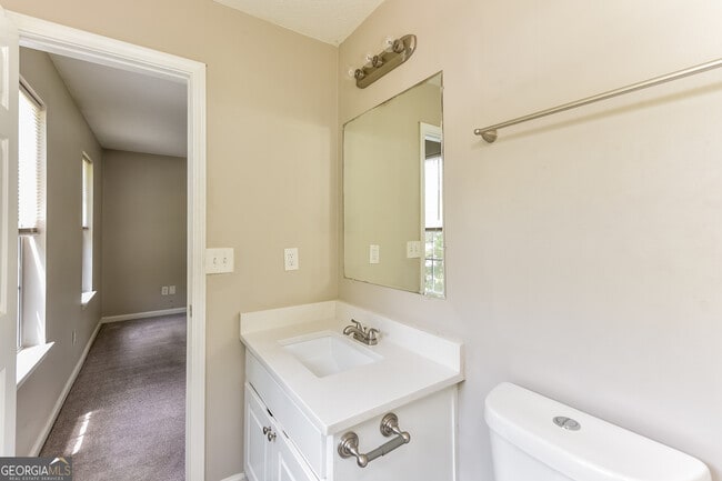 Building Photo - 3340 Glen Hollow Dr
