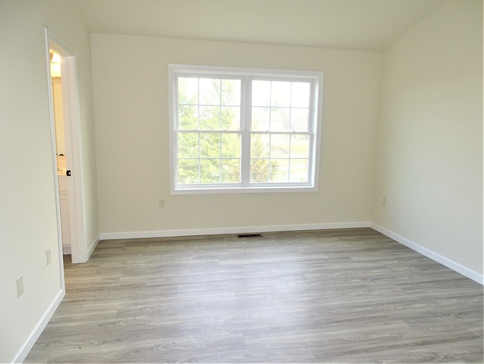 Building Photo - 349 Cedar Holw