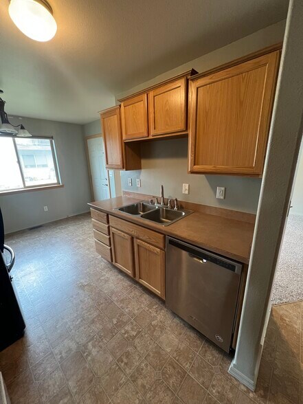 Building Photo - 803 E Riggs St