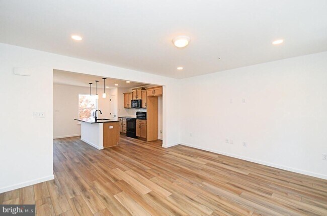 Building Photo - 114 Kuechler Ct