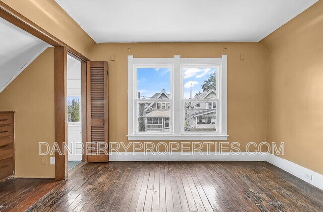 Building Photo - 2416 Lawton Ave