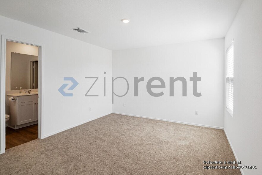Building Photo - Unit
